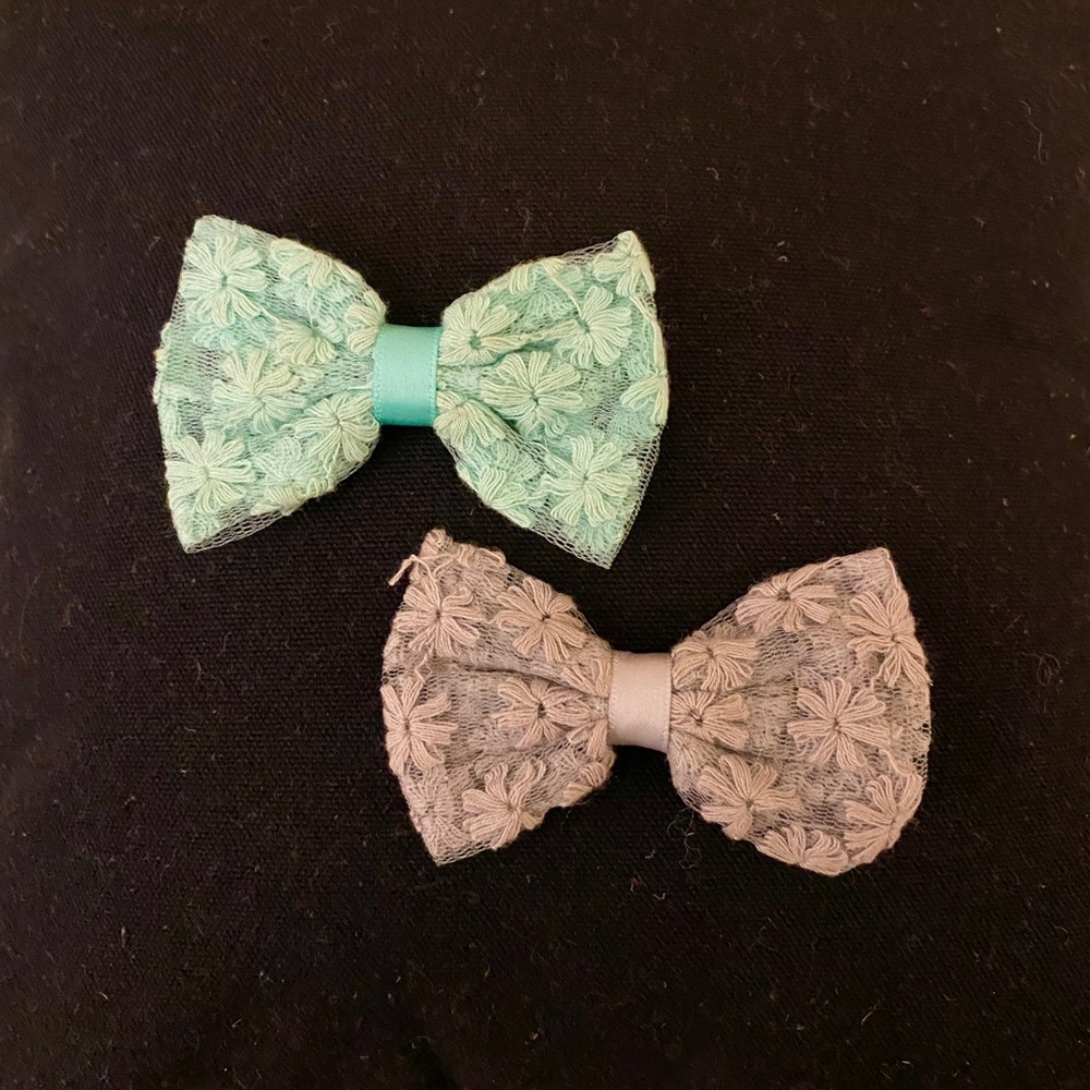 2 hair bows
